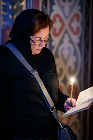 Великое повечерие с чтением Великого покаянного канона преподобного Андрея Критского в Свято-Троицком кафедральном соборе г. Саратова