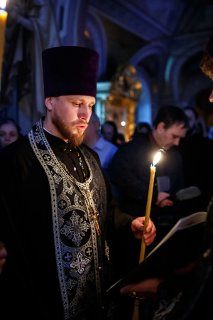 Великое повечерие с чтением Великого покаянного канона преподобного Андрея Критского в Свято-Троицком кафедральном соборе г. Саратова