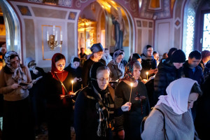 Великое повечерие с чтением Великого покаянного канона преподобного Андрея Критского в Свято-Троицком кафедральном соборе г. Саратова