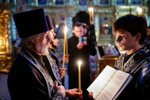 Великое повечерие с чтением Великого покаянного канона преподобного Андрея Критского в Свято-Троицком кафедральном соборе г. Саратова