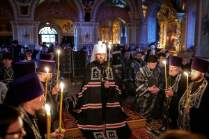 Великое повечерие с чтением Великого покаянного канона преподобного Андрея Критского в Свято-Троицком кафедральном соборе г. Саратова