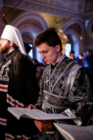 Великое повечерие с чтением Великого покаянного канона преподобного Андрея Критского в Свято-Троицком кафедральном соборе г. Саратова