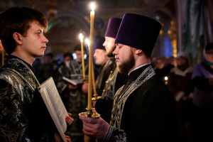 Великое повечерие с чтением Великого покаянного канона преподобного Андрея Критского в Свято-Троицком кафедральном соборе г. Саратова