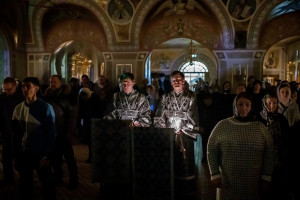 Великое повечерие с чтением Великого покаянного канона преподобного Андрея Критского в Свято-Троицком кафедральном соборе г. Саратова