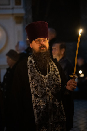 Митрополит Игнатий совершил великое повечерие с чтением Великого покаянного канона преподобного Андрея Критского в Свято-Духовском соборе г. Саратова
