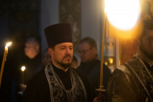 Митрополит Игнатий совершил великое повечерие с чтением Великого покаянного канона преподобного Андрея Критского в Свято-Духовском соборе г. Саратова