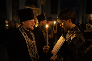 Митрополит Игнатий совершил великое повечерие с чтением Великого покаянного канона преподобного Андрея Критского в Свято-Духовском соборе г. Саратова