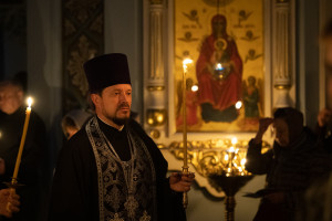Митрополит Игнатий совершил великое повечерие с чтением Великого покаянного канона преподобного Андрея Критского в Свято-Духовском соборе г. Саратова