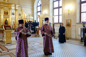 Митрополит Игнатий совершил Литургию Преждеосвященных Даров в храме святого апостола и евангелиста Иоанна Богослова при СПДС