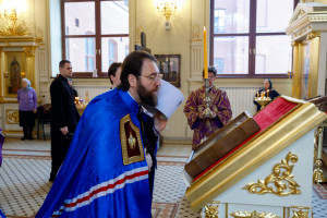 Митрополит Игнатий совершил Литургию Преждеосвященных Даров в храме святого апостола и евангелиста Иоанна Богослова при СПДС