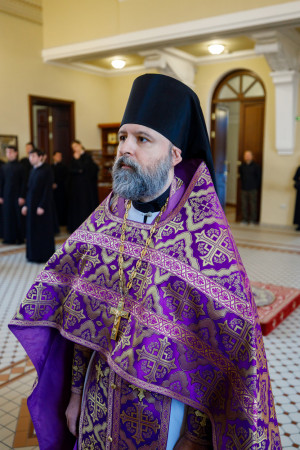 Митрополит Игнатий совершил Литургию Преждеосвященных Даров в храме святого апостола и евангелиста Иоанна Богослова при СПДС