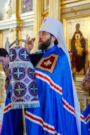 Митрополит Игнатий совершил Литургию Преждеосвященных Даров в храме святого апостола и евангелиста Иоанна Богослова при СПДС