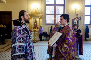 Митрополит Игнатий совершил Литургию Преждеосвященных Даров в храме святого апостола и евангелиста Иоанна Богослова при СПДС