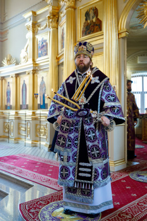 Митрополит Игнатий совершил Литургию Преждеосвященных Даров в храме святого апостола и евангелиста Иоанна Богослова при СПДС