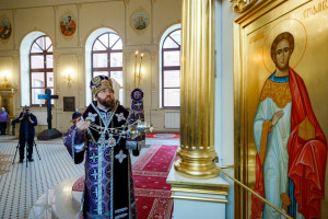 Митрополит Игнатий совершил Литургию Преждеосвященных Даров в храме святого апостола и евангелиста Иоанна Богослова при СПДС