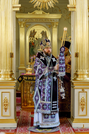 Митрополит Игнатий совершил Литургию Преждеосвященных Даров в храме святого апостола и евангелиста Иоанна Богослова при СПДС