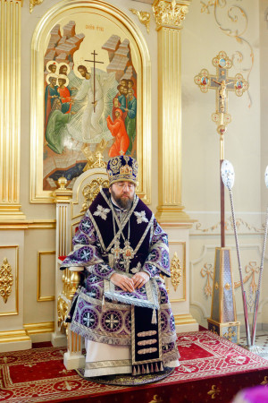 Митрополит Игнатий совершил Литургию Преждеосвященных Даров в храме святого апостола и евангелиста Иоанна Богослова при СПДС