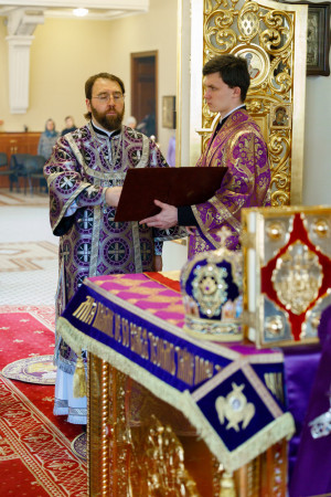 Митрополит Игнатий совершил Литургию Преждеосвященных Даров в храме святого апостола и евангелиста Иоанна Богослова при СПДС