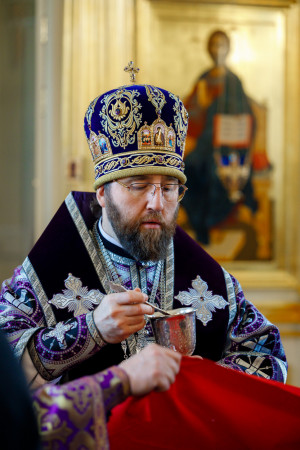 Митрополит Игнатий совершил Литургию Преждеосвященных Даров в храме святого апостола и евангелиста Иоанна Богослова при СПДС