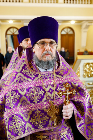 Митрополит Игнатий совершил Литургию Преждеосвященных Даров в храме святого апостола и евангелиста Иоанна Богослова при СПДС