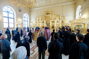 Митрополит Игнатий совершил Литургию Преждеосвященных Даров в храме святого апостола и евангелиста Иоанна Богослова при СПДС