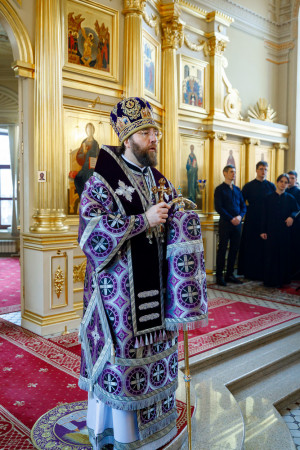 Митрополит Игнатий совершил Литургию Преждеосвященных Даров в храме святого апостола и евангелиста Иоанна Богослова при СПДС