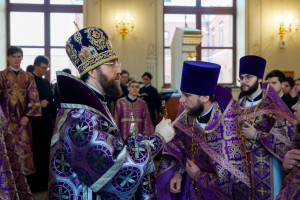 Митрополит Игнатий совершил Литургию Преждеосвященных Даров в храме святого апостола и евангелиста Иоанна Богослова при СПДС