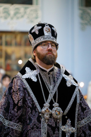 Митрополит Игнатий совершил Литургию Преждеосвященных Даров в Свято-Духовском соборе г. Саратова