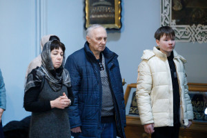 Митрополит Игнатий совершил Литургию Преждеосвященных Даров в Свято-Духовском соборе г. Саратова