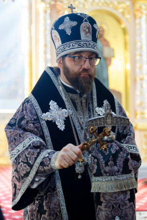 Митрополит Игнатий совершил Литургию Преждеосвященных Даров в Свято-Духовском соборе г. Саратова