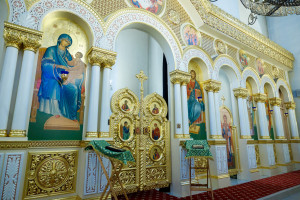 Митрополит Игнатий совершил Божественную литургию в соборном храме святителя Спиридона Тримифунтского г. Саратова