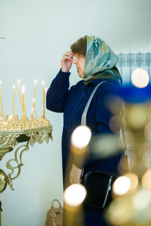 Митрополит Игнатий совершил Божественную литургию в соборном храме святителя Спиридона Тримифунтского г. Саратова
