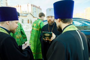 Митрополит Игнатий совершил Божественную литургию в соборном храме святителя Спиридона Тримифунтского г. Саратова
