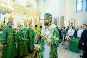 Митрополит Игнатий совершил Божественную литургию в соборном храме святителя Спиридона Тримифунтского г. Саратова