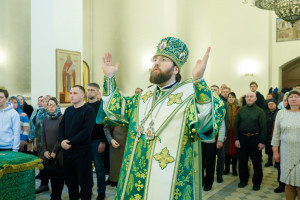 Митрополит Игнатий совершил Божественную литургию в соборном храме святителя Спиридона Тримифунтского г. Саратова