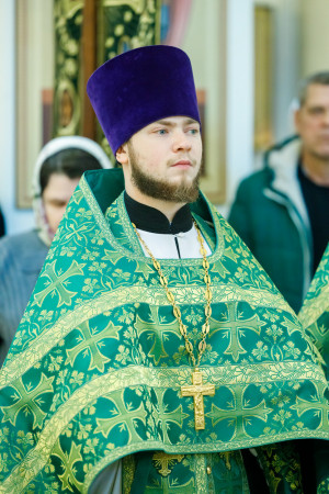 Митрополит Игнатий совершил Божественную литургию в соборном храме святителя Спиридона Тримифунтского г. Саратова