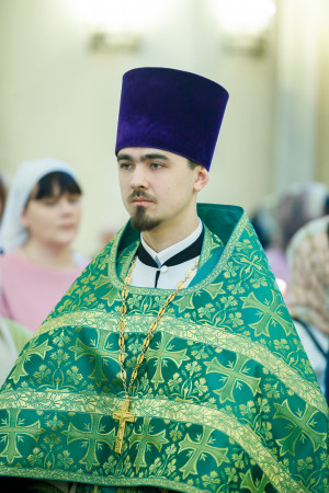 Митрополит Игнатий совершил Божественную литургию в соборном храме святителя Спиридона Тримифунтского г. Саратова