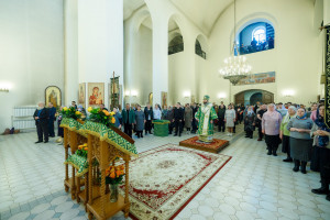 Митрополит Игнатий совершил Божественную литургию в соборном храме святителя Спиридона Тримифунтского г. Саратова