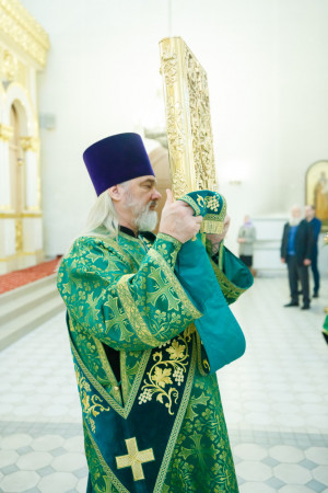 Митрополит Игнатий совершил Божественную литургию в соборном храме святителя Спиридона Тримифунтского г. Саратова
