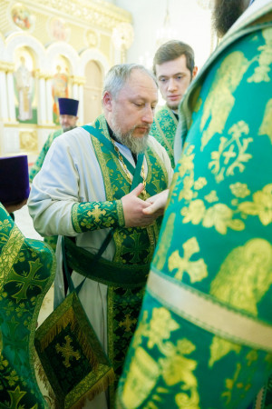Митрополит Игнатий совершил Божественную литургию в соборном храме святителя Спиридона Тримифунтского г. Саратова
