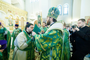 Митрополит Игнатий совершил Божественную литургию в соборном храме святителя Спиридона Тримифунтского г. Саратова
