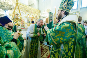 Митрополит Игнатий совершил Божественную литургию в соборном храме святителя Спиридона Тримифунтского г. Саратова