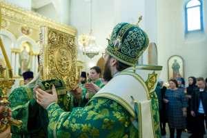 Митрополит Игнатий совершил Божественную литургию в соборном храме святителя Спиридона Тримифунтского г. Саратова