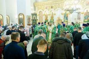 Митрополит Игнатий совершил Божественную литургию в соборном храме святителя Спиридона Тримифунтского г. Саратова