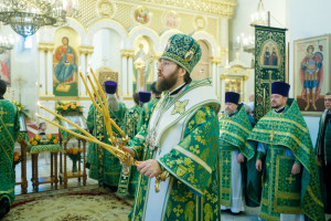 Митрополит Игнатий совершил Божественную литургию в соборном храме святителя Спиридона Тримифунтского г. Саратова