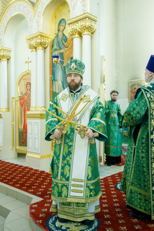 Митрополит Игнатий совершил Божественную литургию в соборном храме святителя Спиридона Тримифунтского г. Саратова