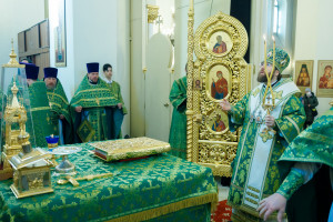 Митрополит Игнатий совершил Божественную литургию в соборном храме святителя Спиридона Тримифунтского г. Саратова