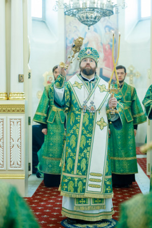 Митрополит Игнатий совершил Божественную литургию в соборном храме святителя Спиридона Тримифунтского г. Саратова