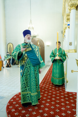 Митрополит Игнатий совершил Божественную литургию в соборном храме святителя Спиридона Тримифунтского г. Саратова