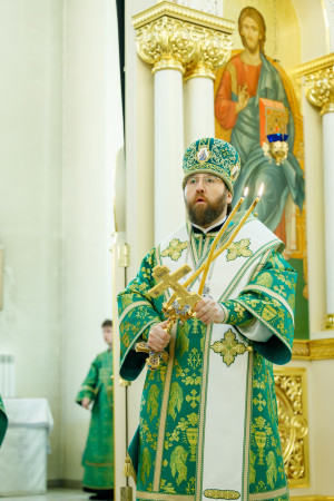 Митрополит Игнатий совершил Божественную литургию в соборном храме святителя Спиридона Тримифунтского г. Саратова